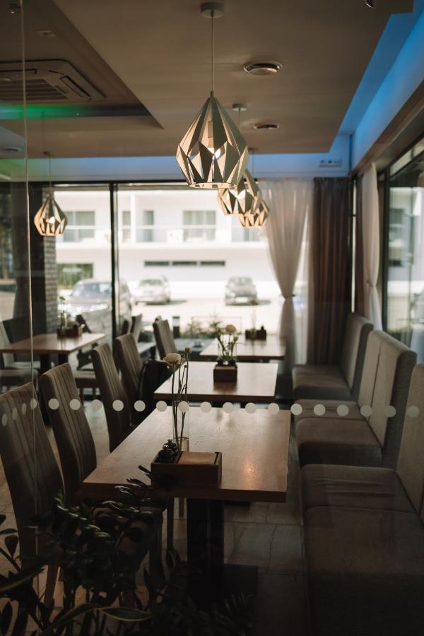Merepargi Aparthotel & Cafe Narva-Jõesuu Esterno foto